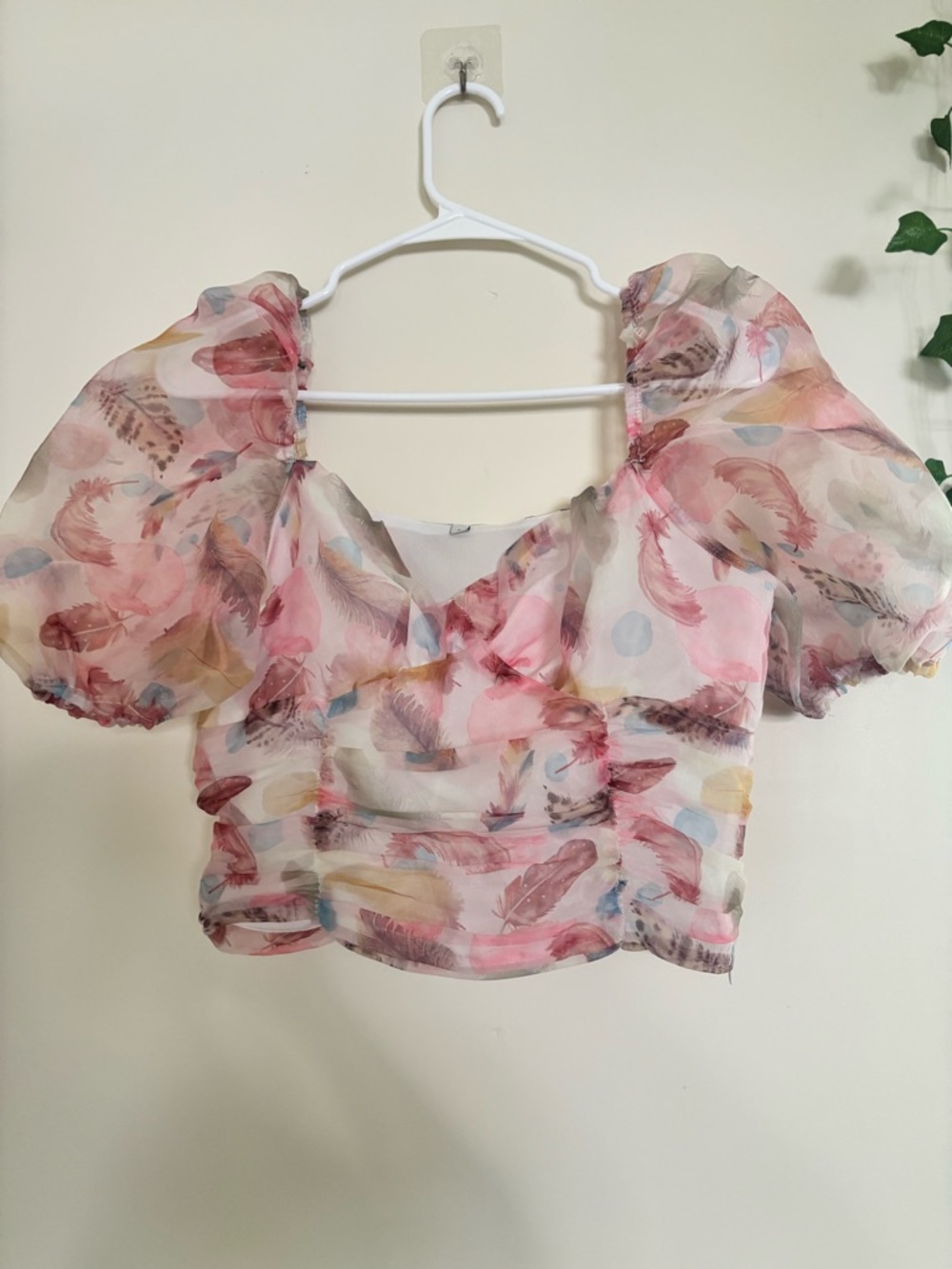 SHEIN Pink Feather-Print Puff Sleeve Crop Top
